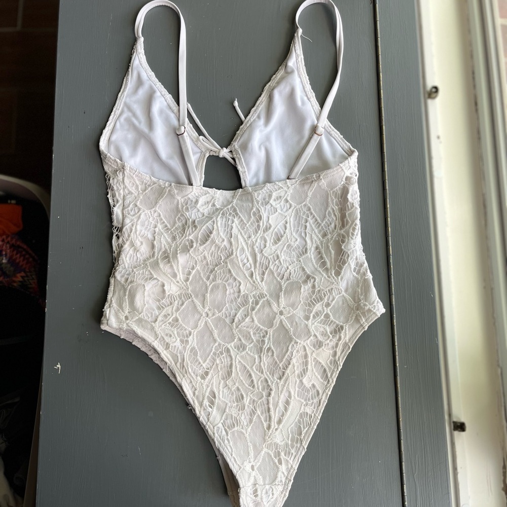 Kendall & Kylie white lace swimsuit - Picture 3 of 7